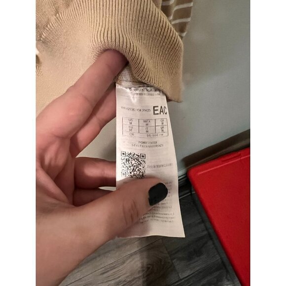 Women's Guess Brand White & Beige Striped Sweater Size M [EXCELLENT] - Picture 5 of 6